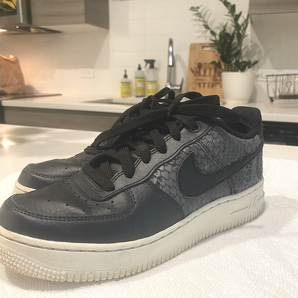 NIKE AIR FORCE 1 LOW SNAKESKIN